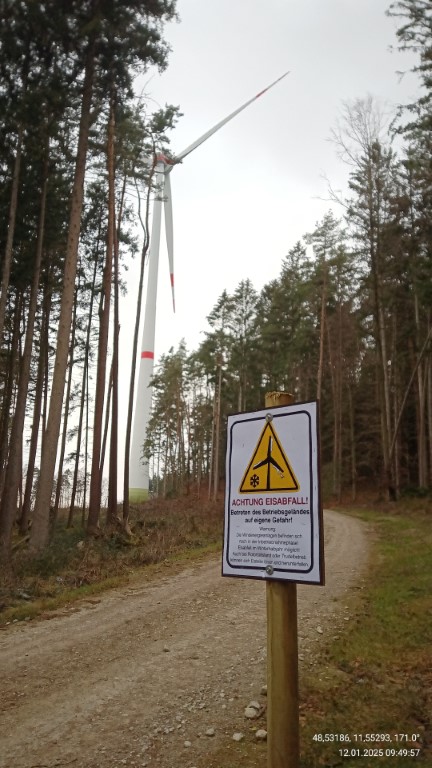 Eiswurf-Warnschild Förnbach WKA1