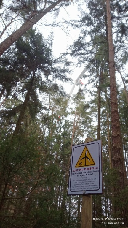 Eiswurf-Warnschild Förnbach WKA2